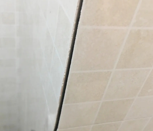 清河瓷砖空鼓维修公司分享阳台瓷砖脱落的修复过程可以分为以下几个步骤